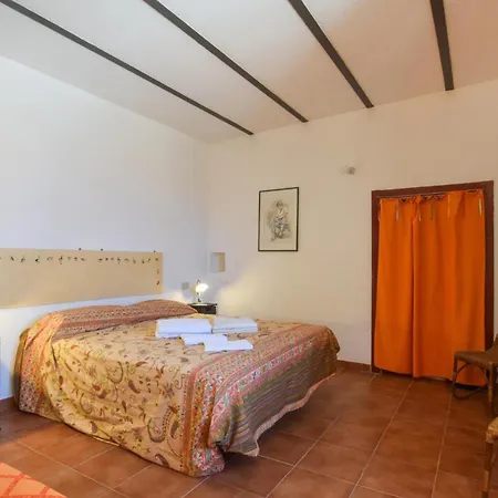 Cozy In With Kitchen Apartment Tusa