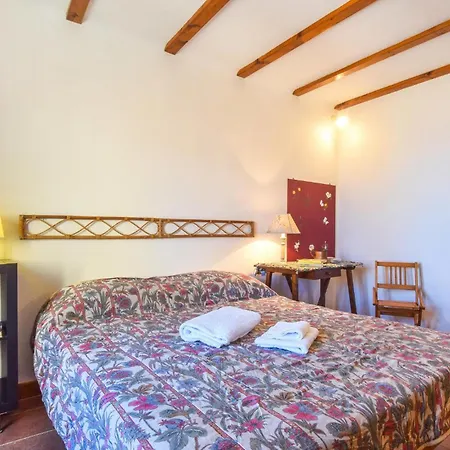 1 Bedroom Lovely Apartment In Tusa * 图萨