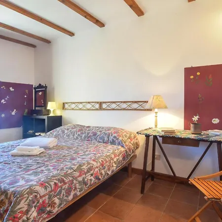 1 Bedroom Lovely Apartment In Tusa 公寓
